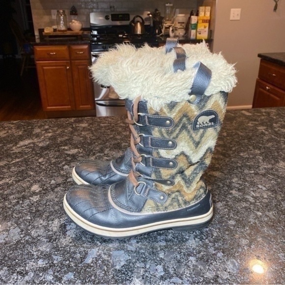 Sorel Gray and Tan Fur-Lined Boots